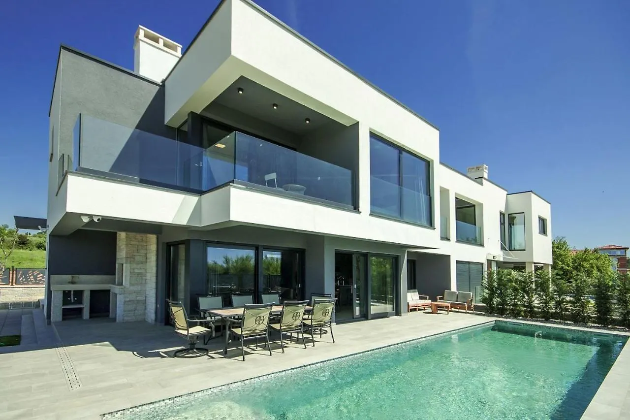 Villa Rose location